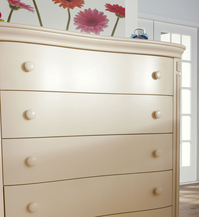 Gardena 5 Drawer Dresser